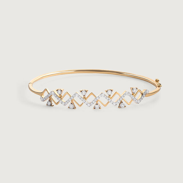 The image shows the frontal angle of the geometric design of lab diamonds on a yellow Gold hallmark bangle