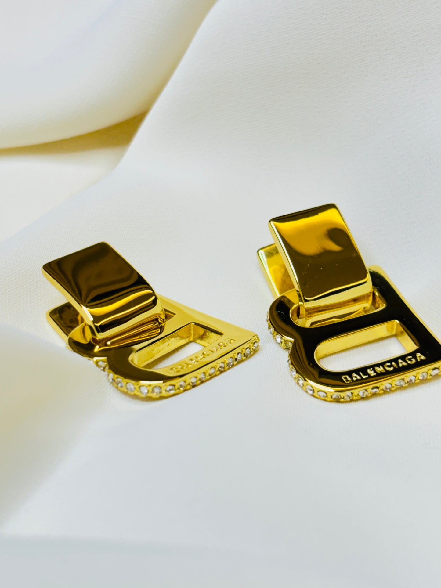 Back side of the clip on earrings