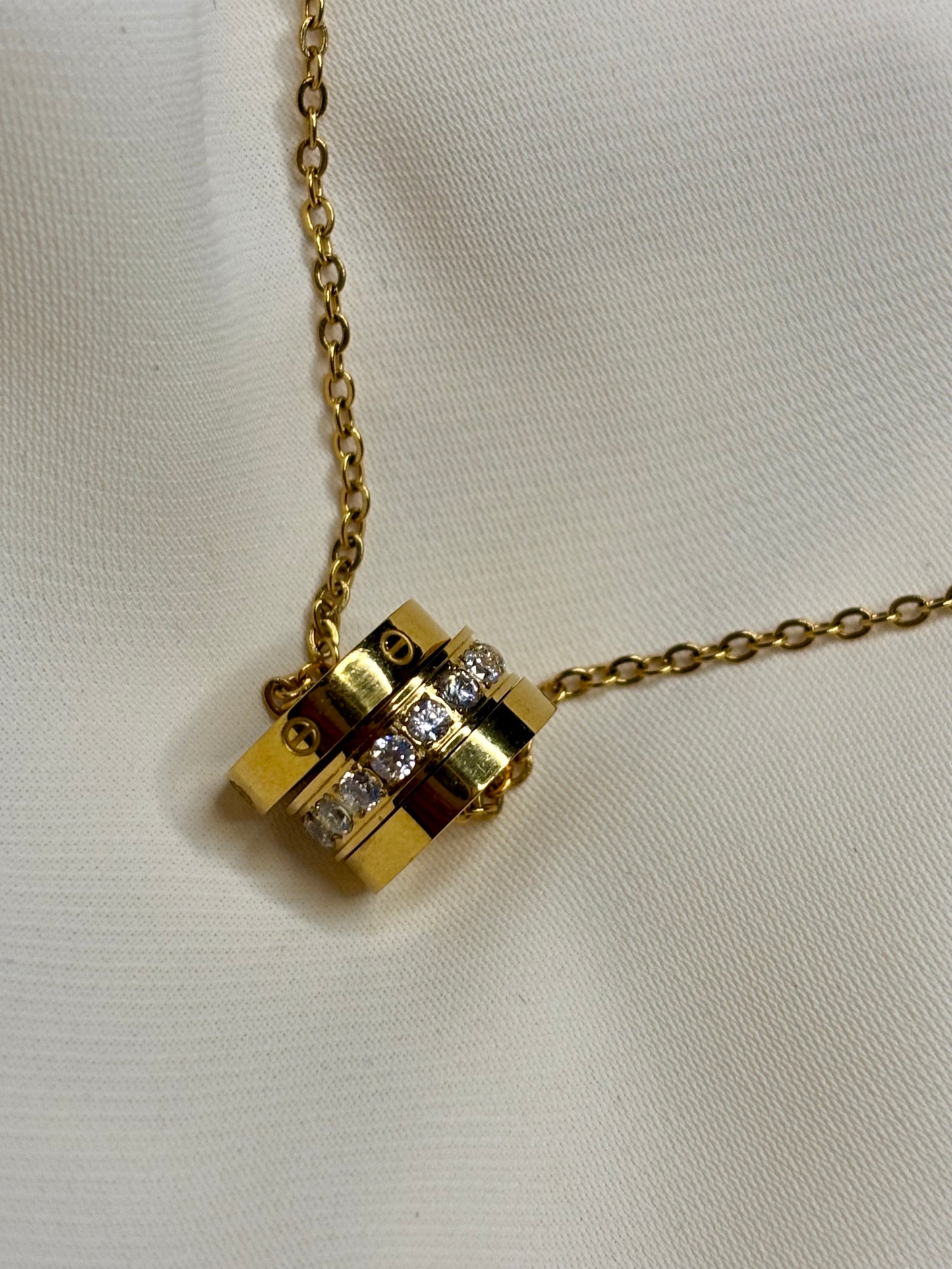 3 rings pendant in gold chain made with Sterling silver and gold plating