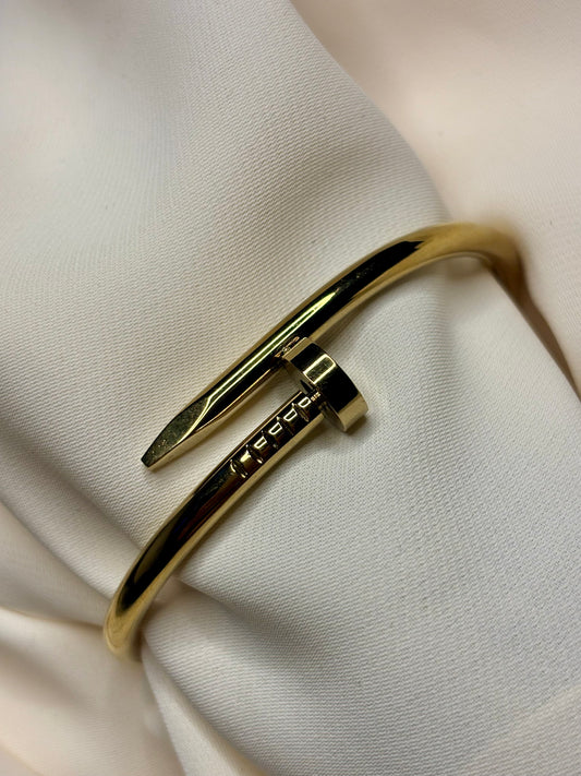Nail design bracelet made with sterling silver, and 18 carat gold plating. Anti tarnish waterproof.
