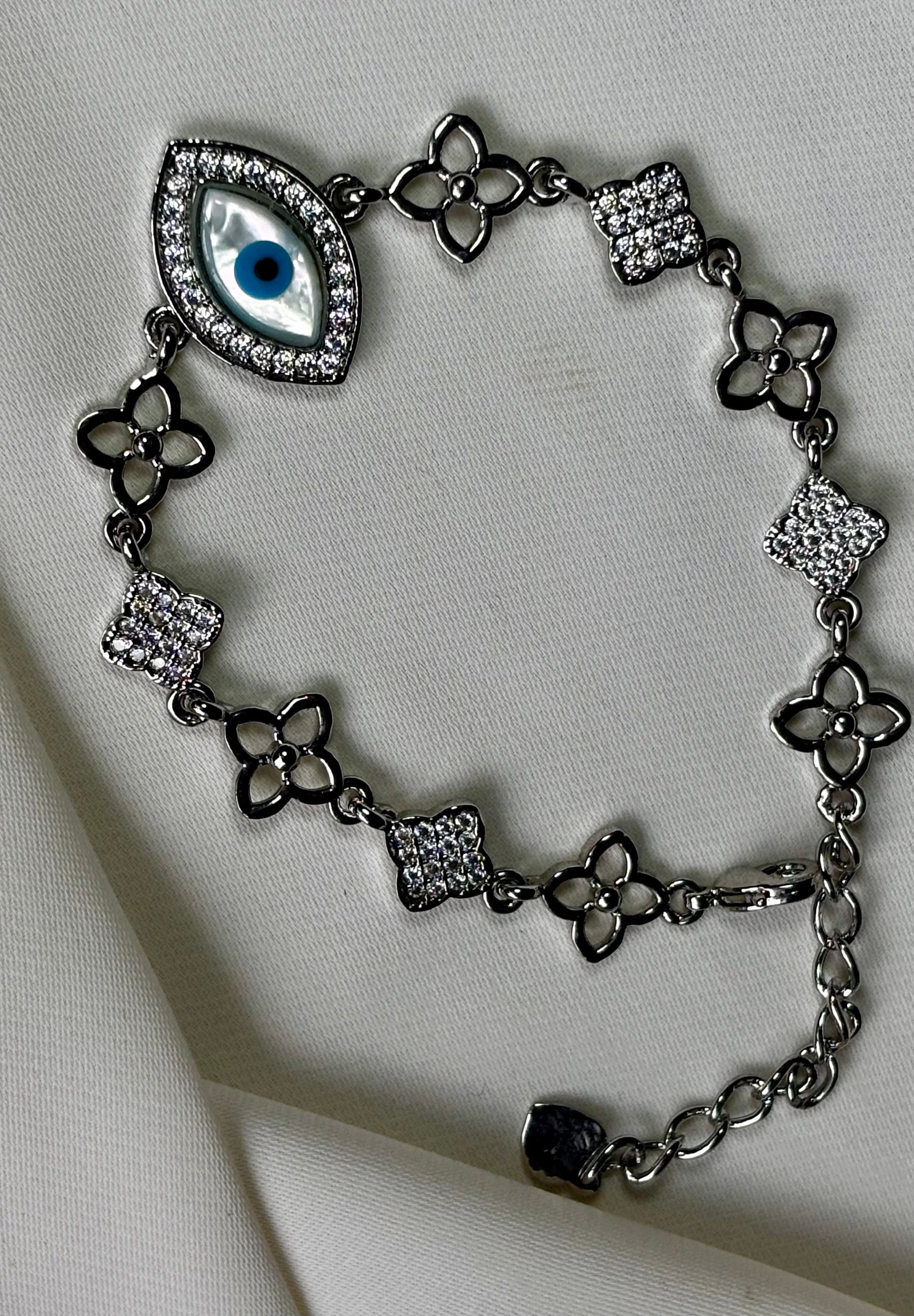 Evil eye bracelet made in Sterling silver and rhodium plating with moissanite stones. Anti tarnish and waterproof.