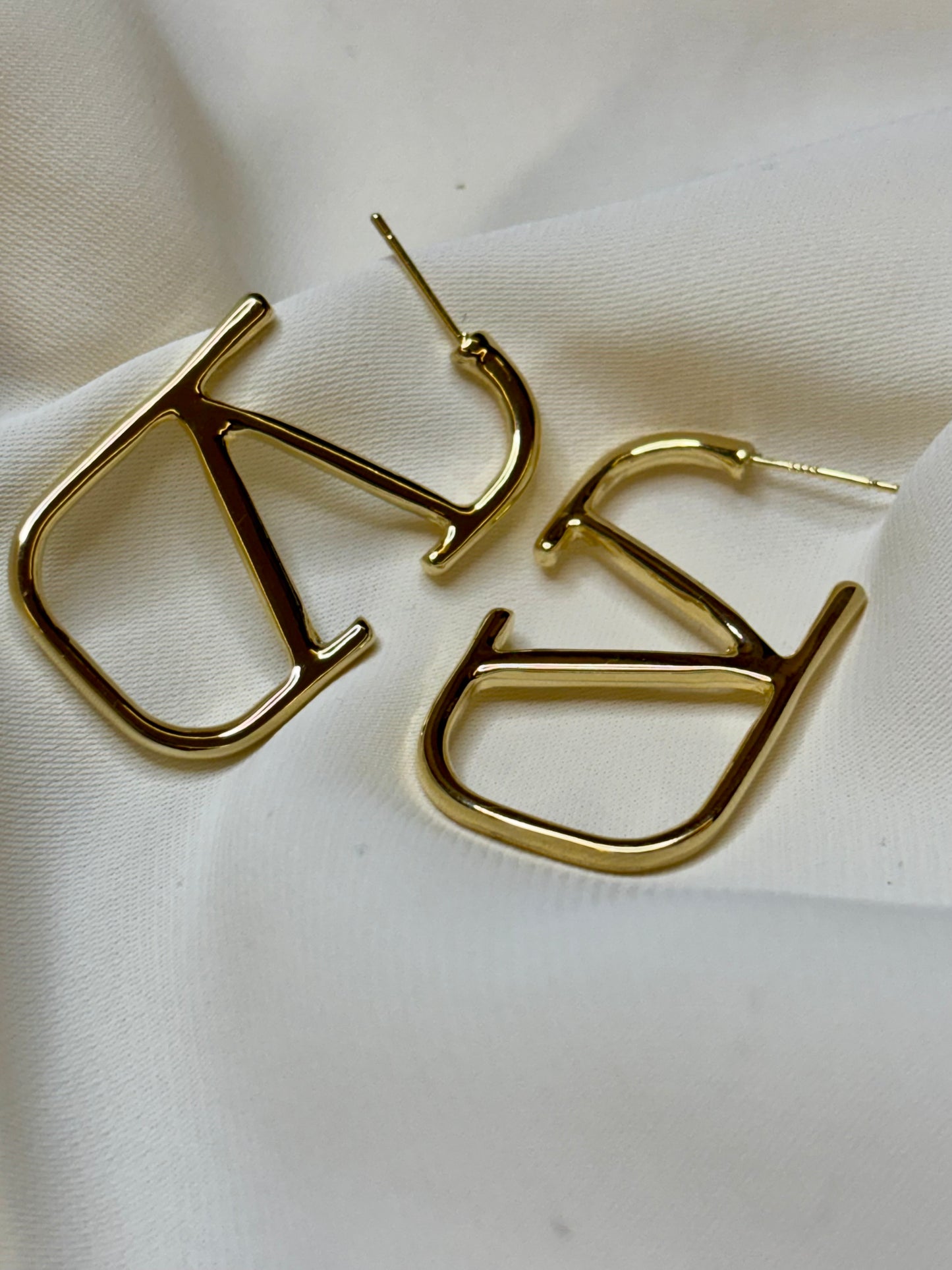 V logo gold plated Sterling silver hoops