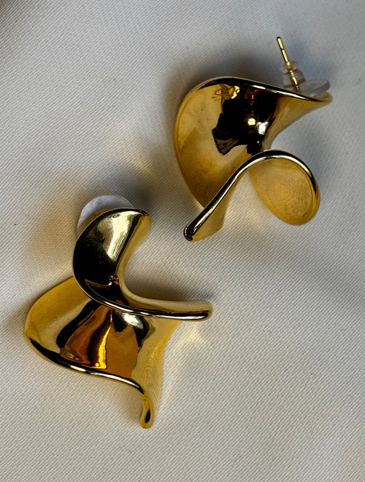 Sculptured gold tone studs made with 92.5 sterling silver in 18 carat gold plating. Anti tarnish and waterproof.