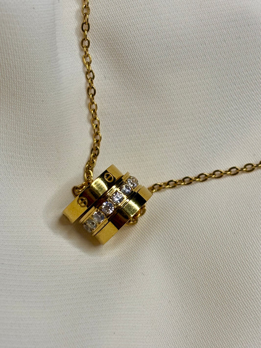 3 rings pendant in gold chain made with Sterling silver and gold plating