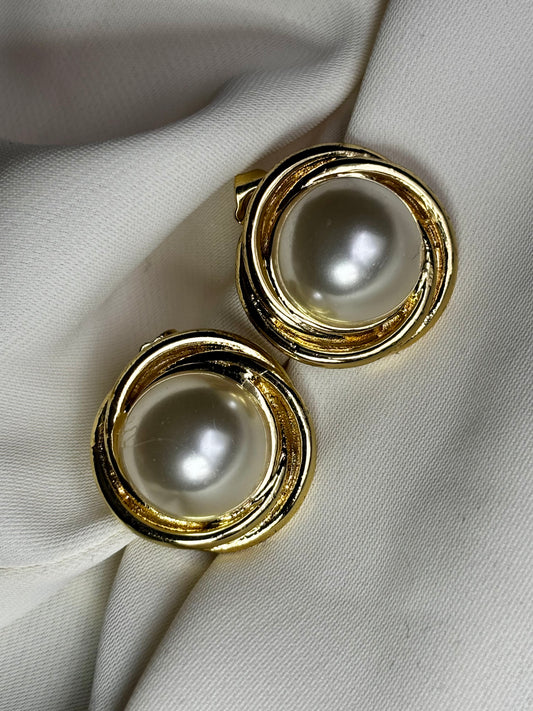 Paul starts made with 92.5 sterling silver and 18 carat gold plating. Anti-tarnish and waterproof.